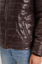 Daytona's reddish-brown sheepskin jacket: urban style, timeless craft. - Image n°6