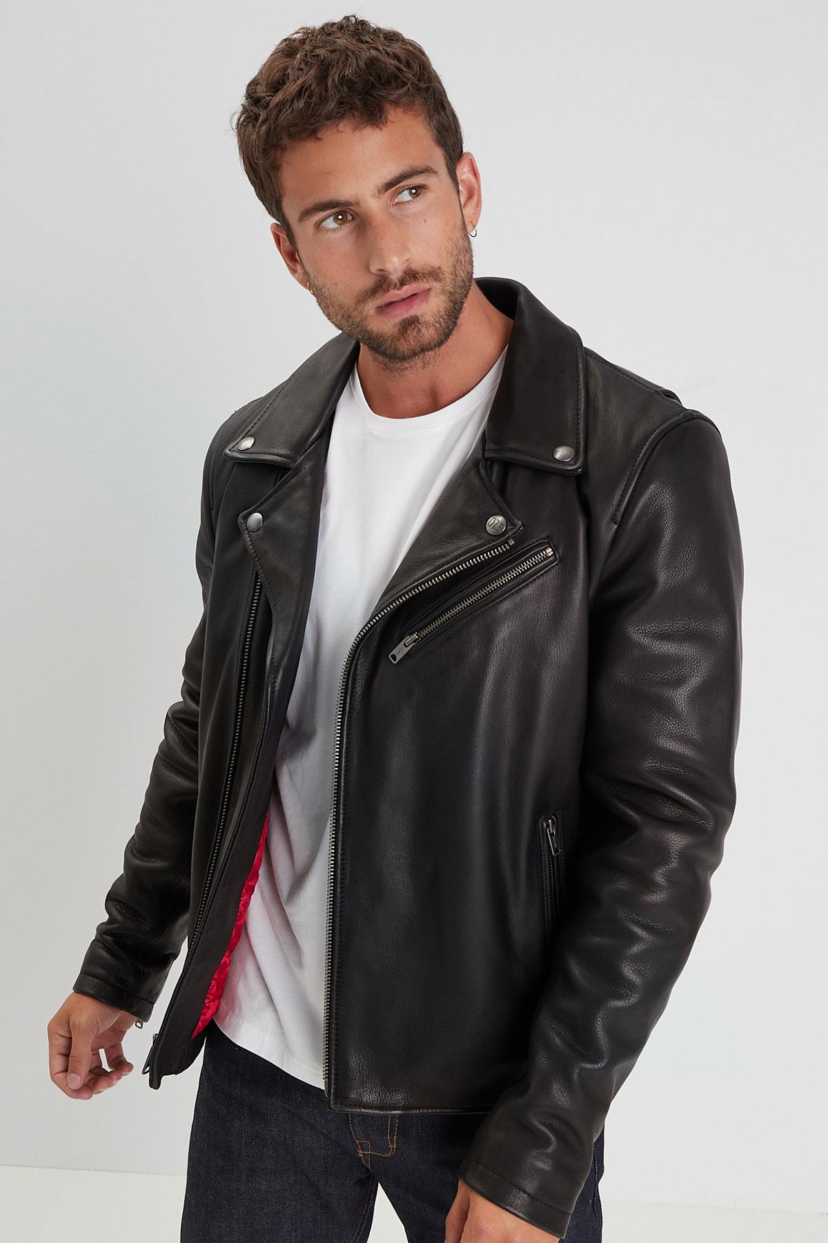 Sleek black cowhide biker jacket with zip sleeves and rivets. - Image n°4