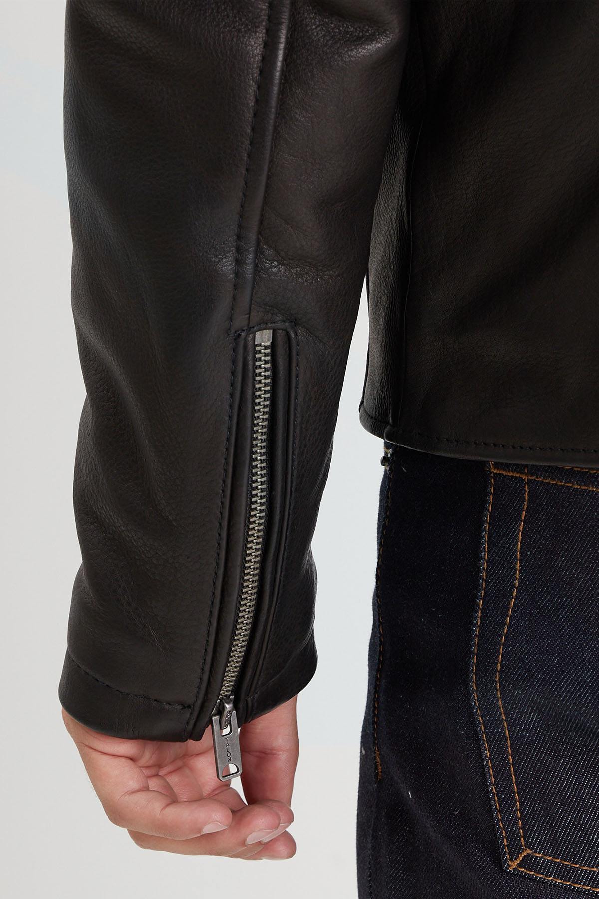 Sleek black cowhide biker jacket with zip sleeves and rivets. - Image n°8