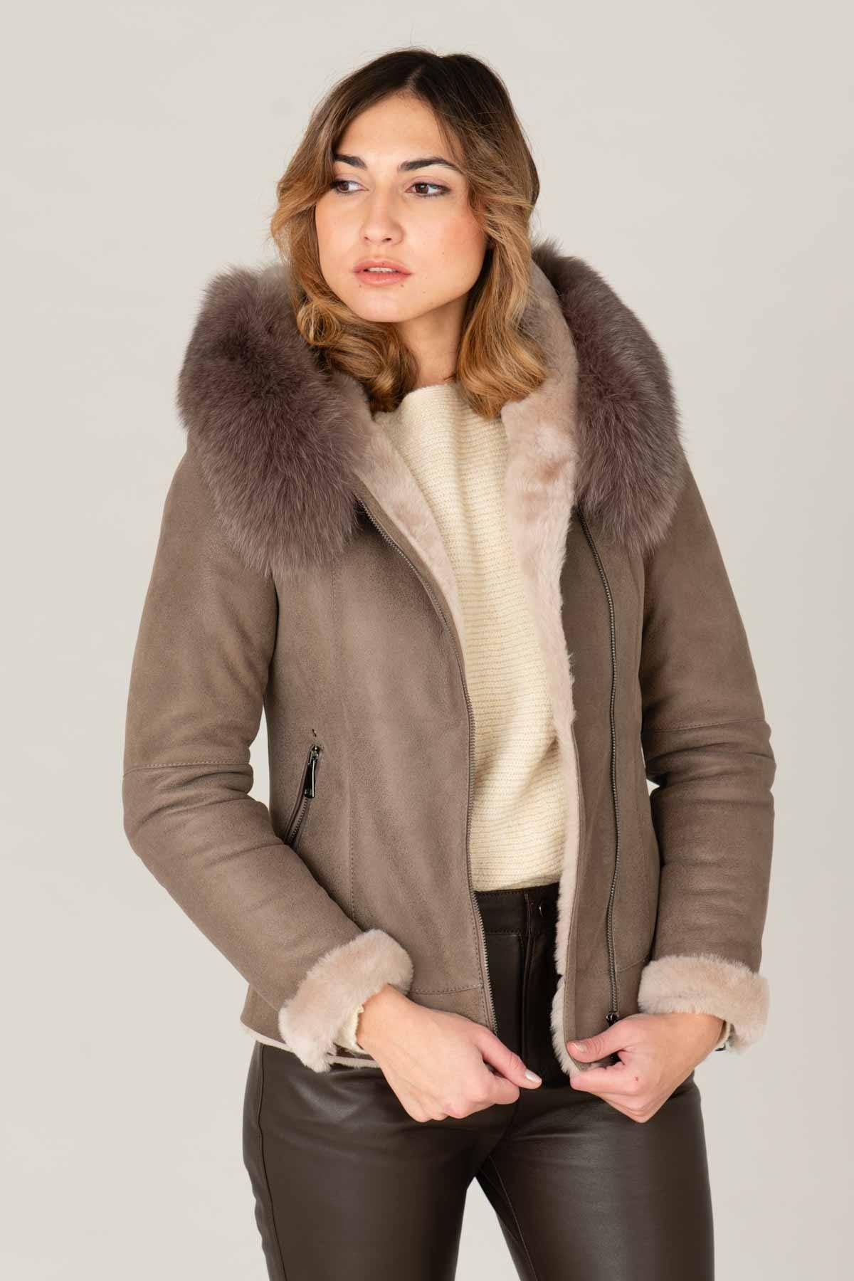 Semi-oiled Merino sheepskin jacket in grey, fox-fur hood and zips. - Image n°3