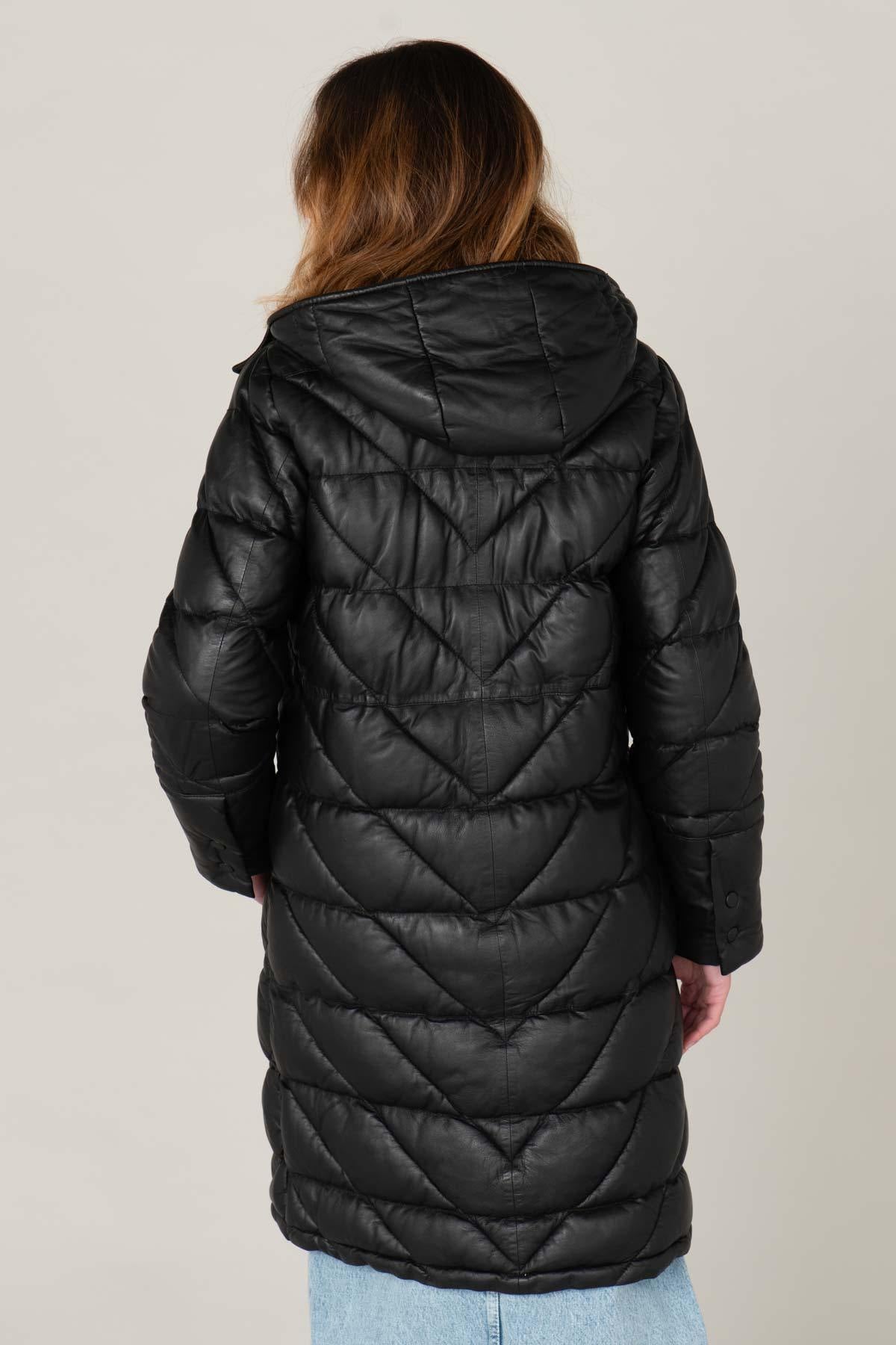 Black sheep leather jacket by Oakwood, warm for cold seasons. - Image n°4