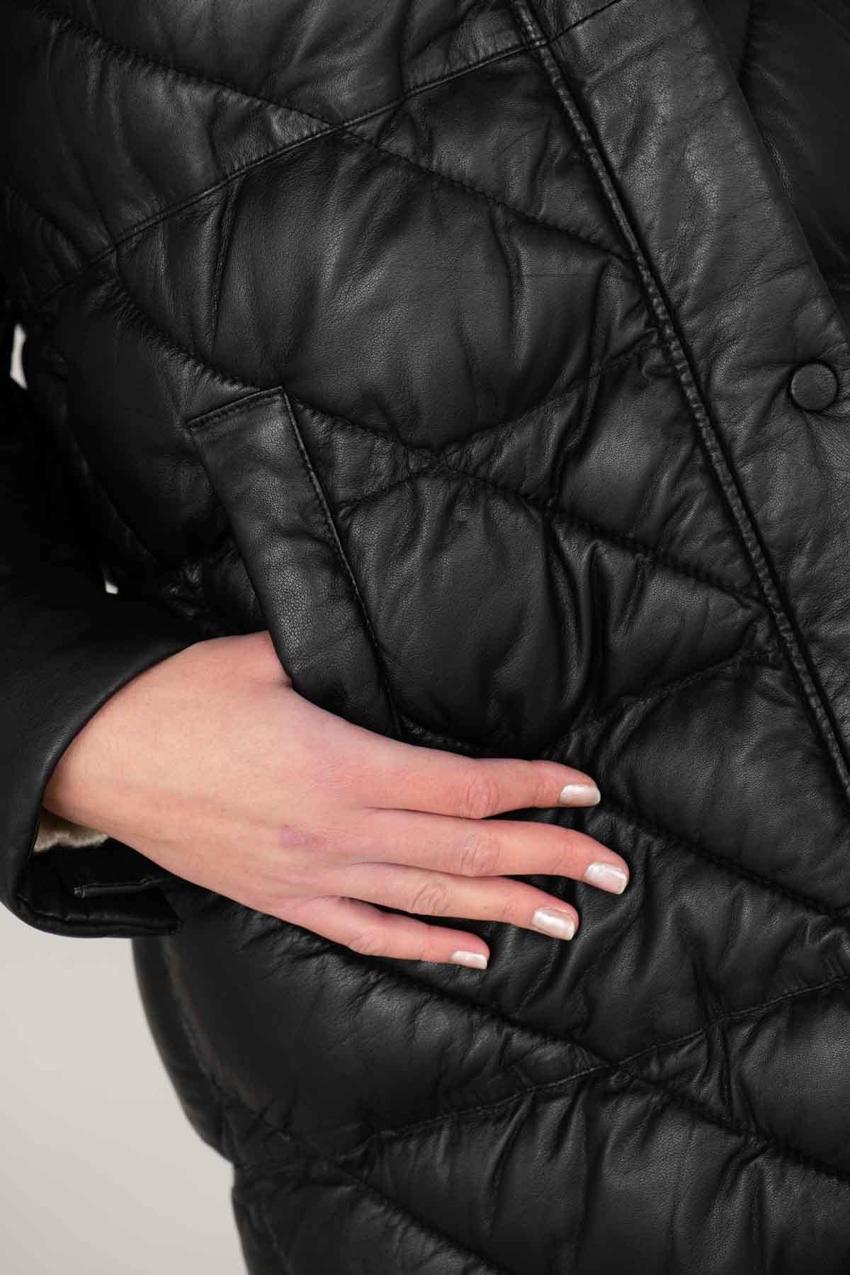 Black sheep leather jacket by Oakwood, warm for cold seasons. - Image n°5
