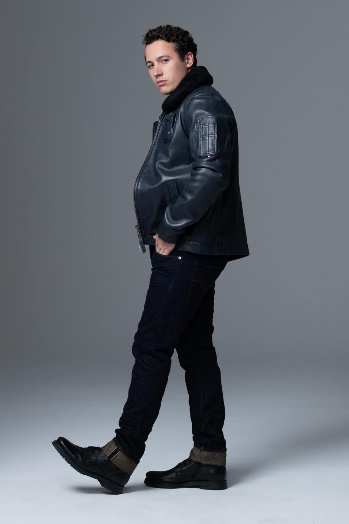 French navy lambskin jacket: aviator style, fur collar, zip pockets. - Image n°12
