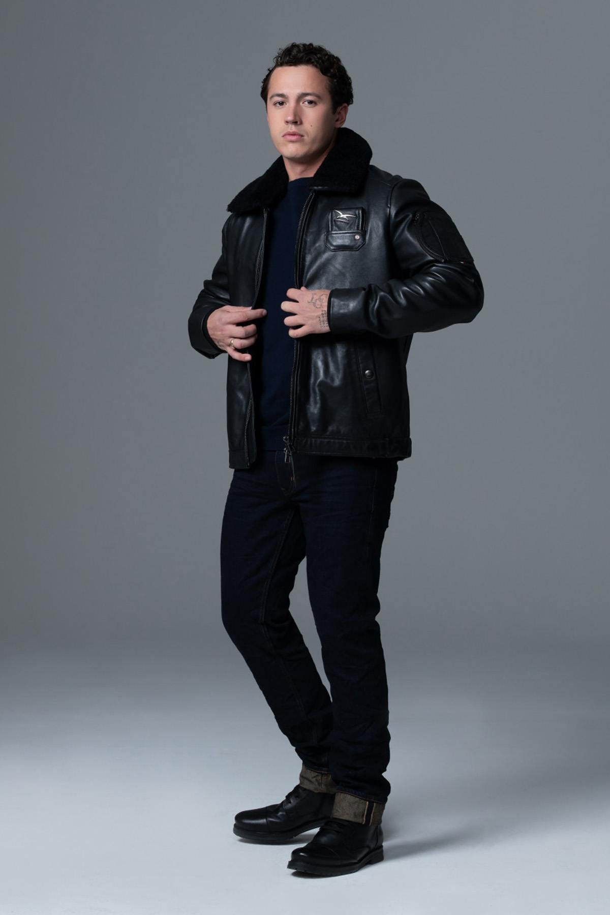Black lambskin aviator jacket, French-made with removable fur collar. - Image n°4