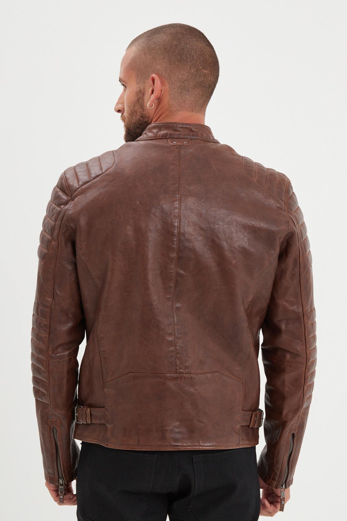 Dark cognac lambskin biker jacket with quilted shoulders and straps. - Image n°4