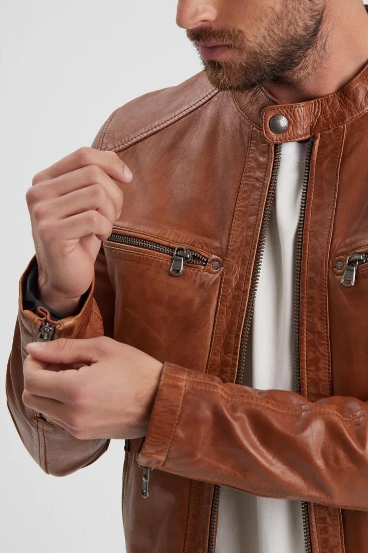 Timeless biker jacket in supple cognac lambskin with a textured touch. - Image n°3