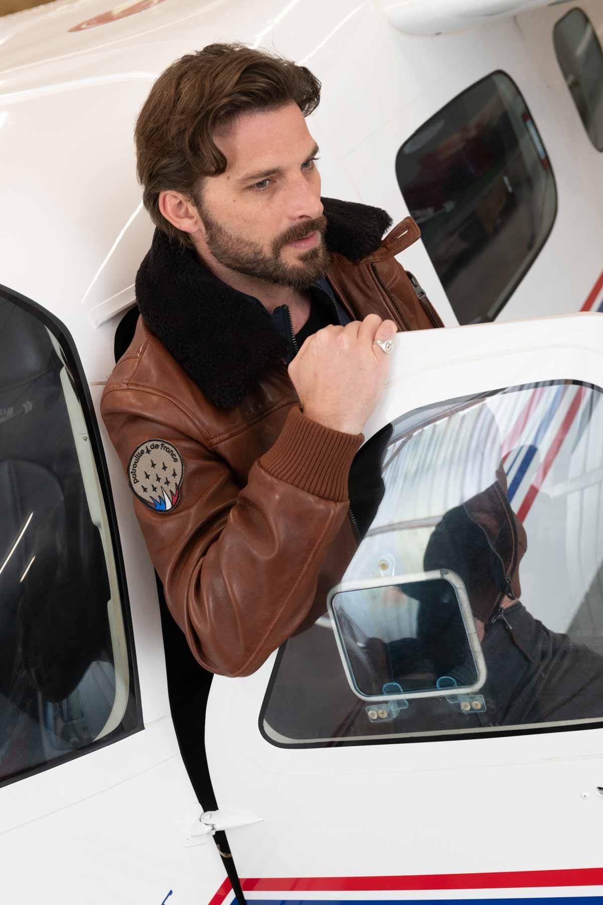Rich cognac lambskin aviator jacket with removable shearling collar. - Image n°8