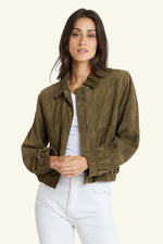 Serge Pariente's khaki suede goat leather jacket, minimalist and airy. - Image n°1