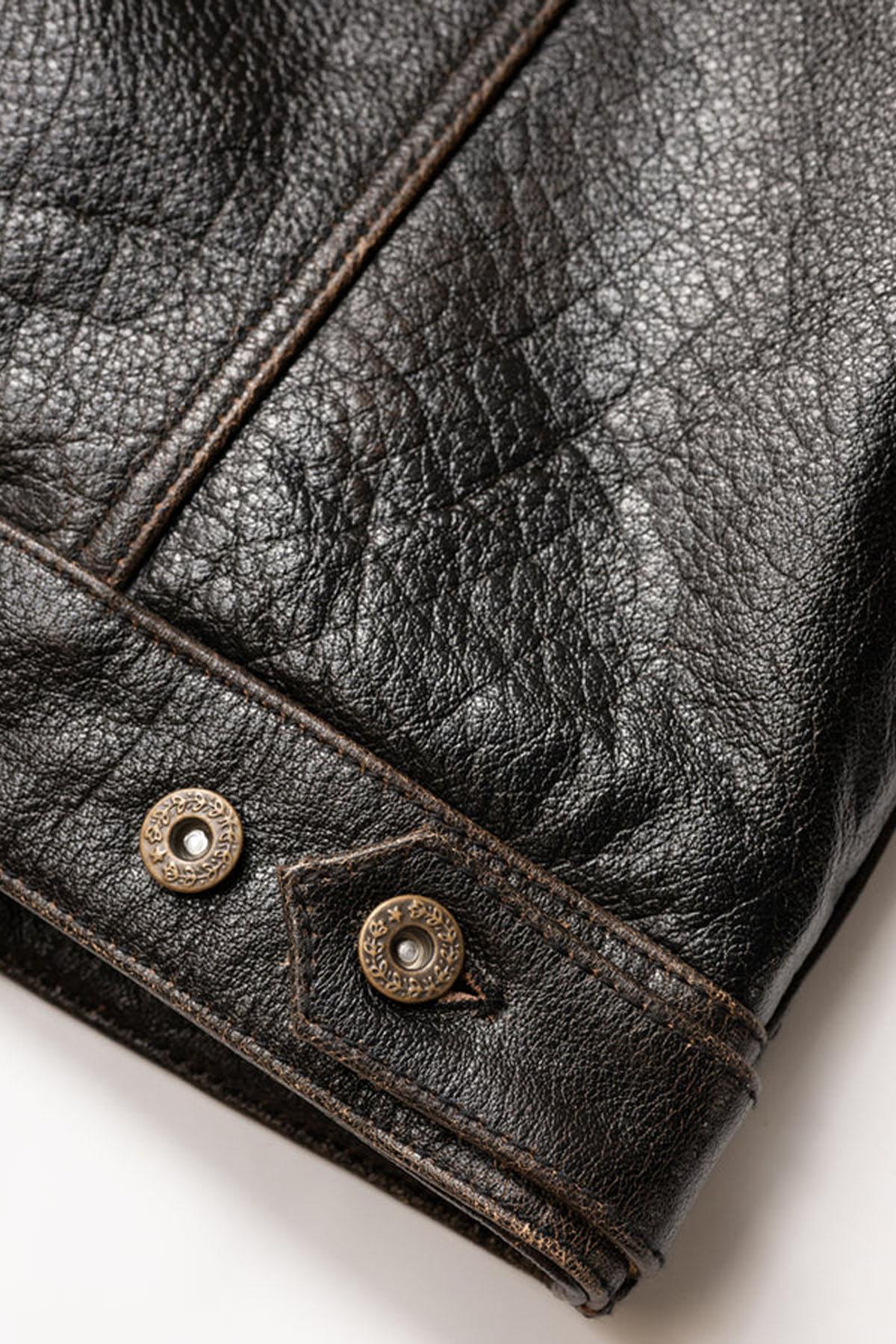 Buffalo leather trucker jacket with rapid patina for vintage charm. - Image n°9