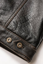 Buffalo leather trucker jacket with rapid patina for vintage charm. - Image n°9