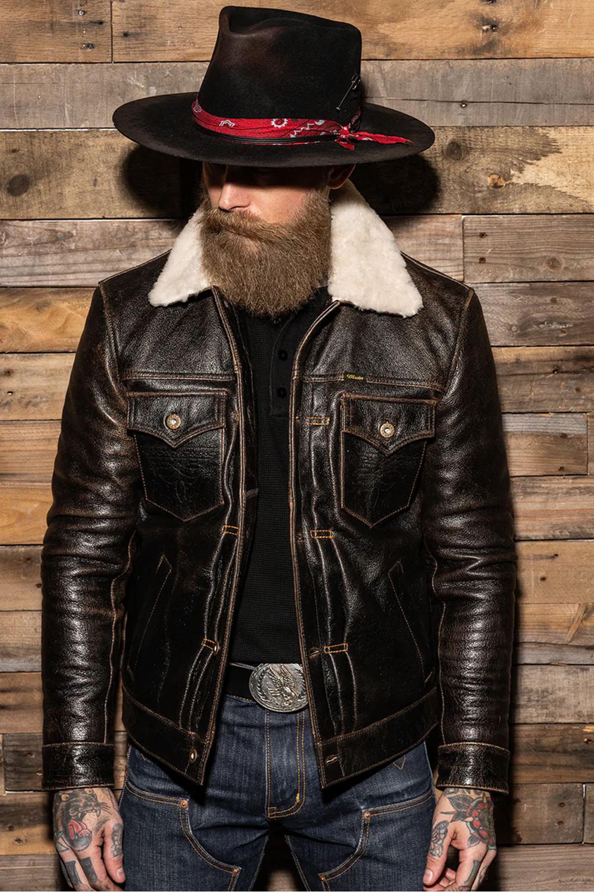 Buffalo leather trucker jacket with rapid patina for vintage charm. - Image n°2