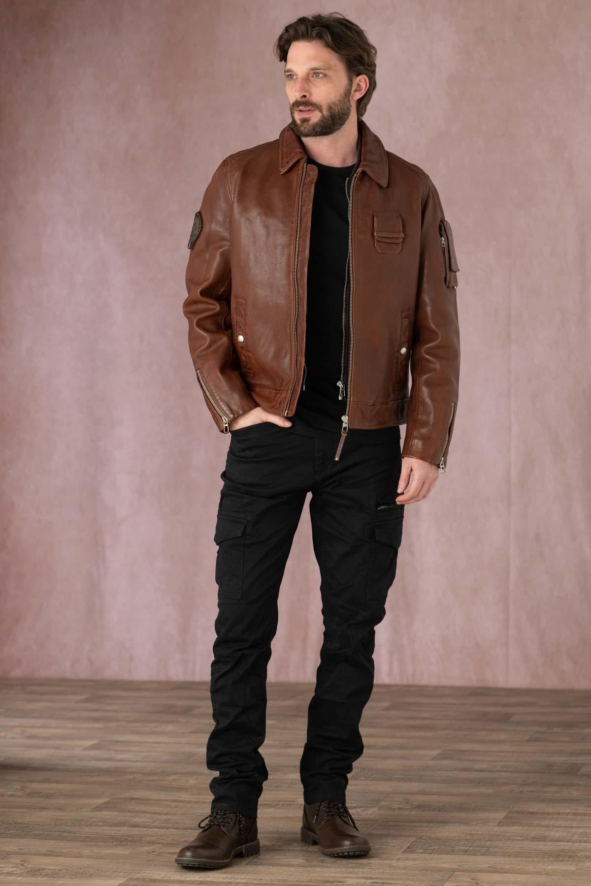Aviator-style cognac sheepskin jacket, slim cut with practical pockets. - Image n°2