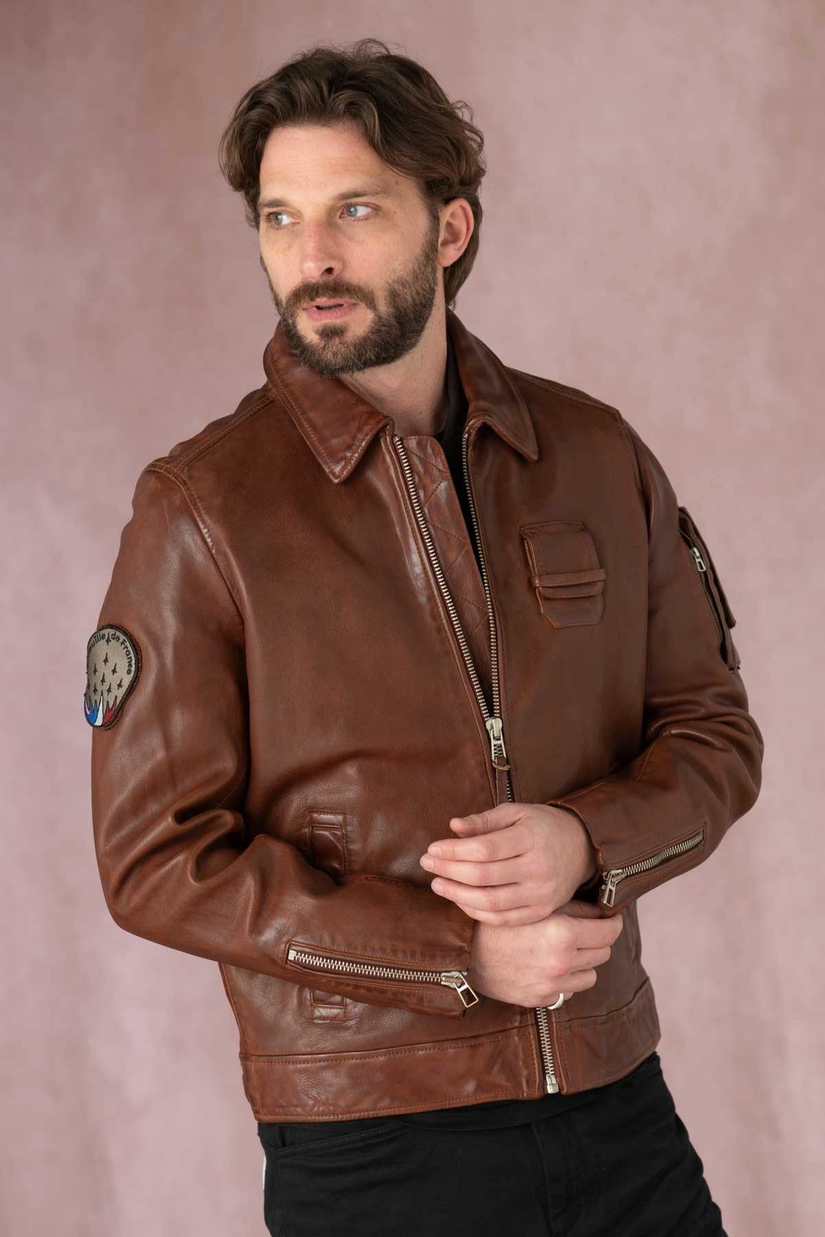 Aviator-style cognac sheepskin jacket, slim cut with practical pockets. - Image n°6