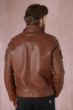 Aviator-style cognac sheepskin jacket, slim cut with practical pockets. - Image n°7