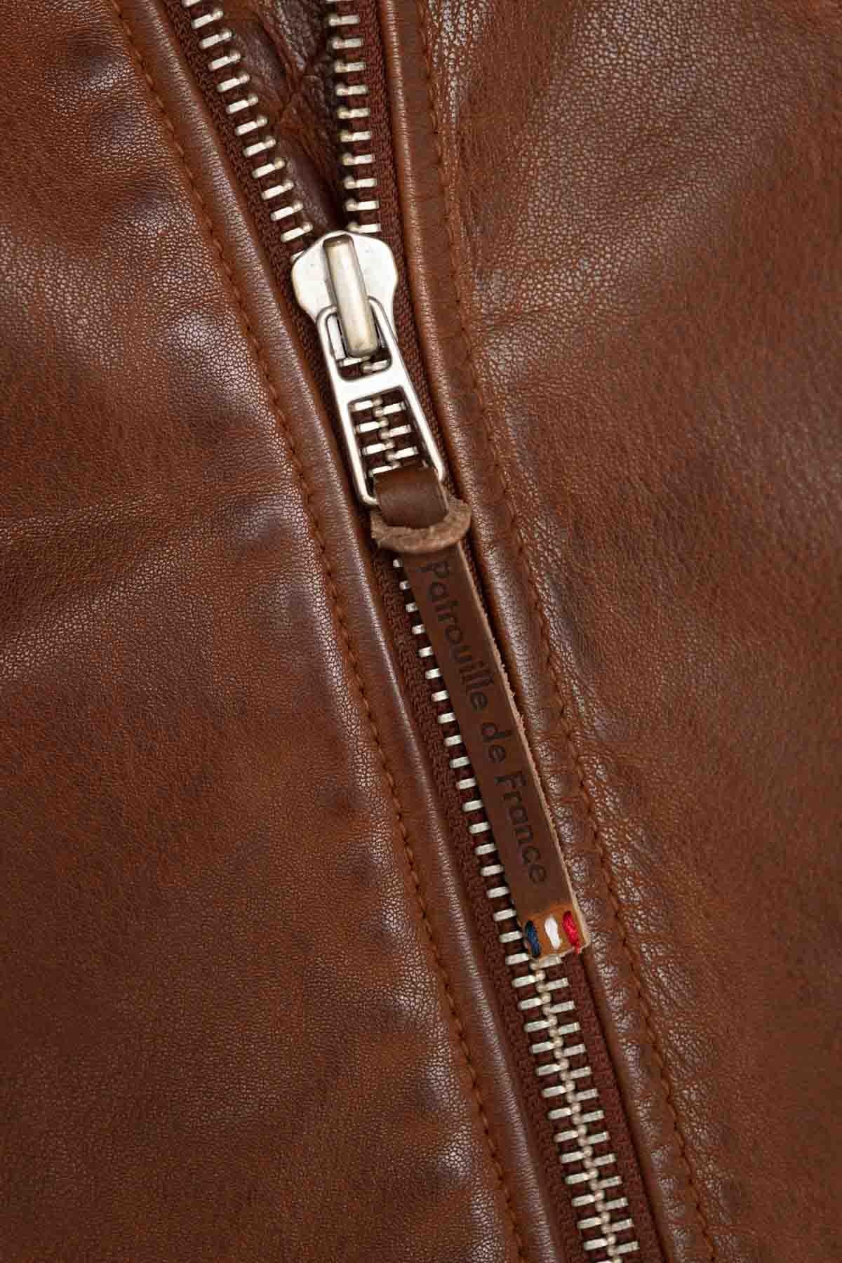 Aviator-style cognac sheepskin jacket, slim cut with practical pockets. - Image n°3