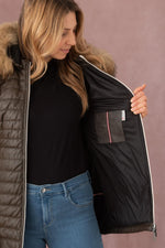 French elegance meets warmth in this maroon quilted shearling coat. - Image n°9