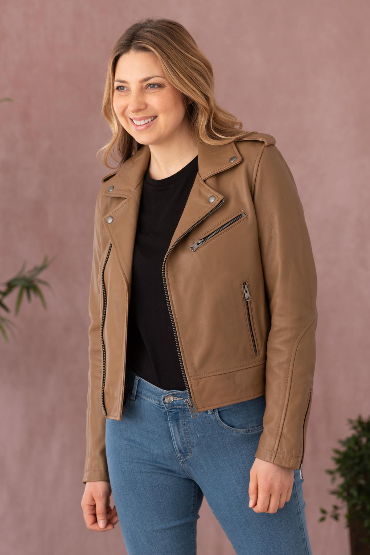 Slim-fit biker jacket in soft maroon washed sheepskin. - Image n°9