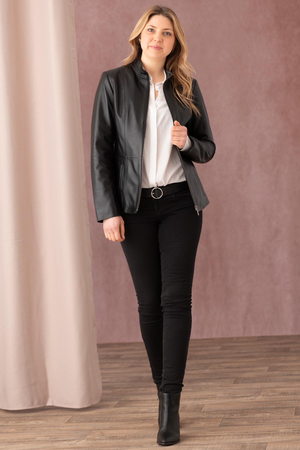 Black pearl lambskin jacket by Cityzen, slim fit for warmer seasons. - Image n°2