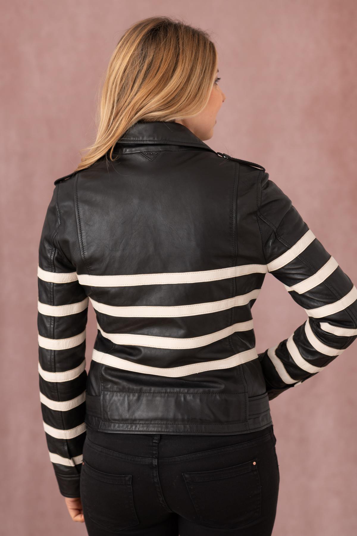 A black lambskin biker jacket, sleek and versatile with a regular cut. - Image n°5