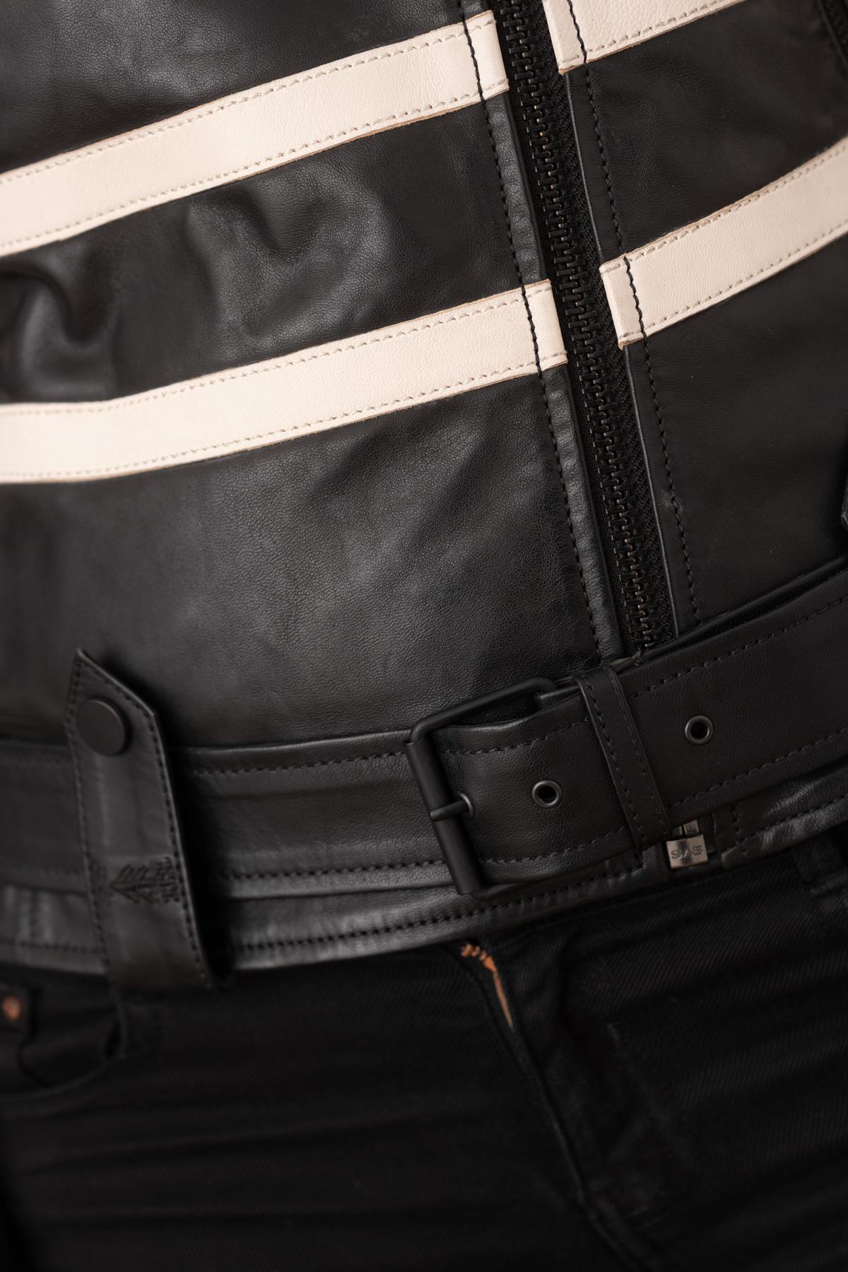 A black lambskin biker jacket, sleek and versatile with a regular cut. - Image n°7