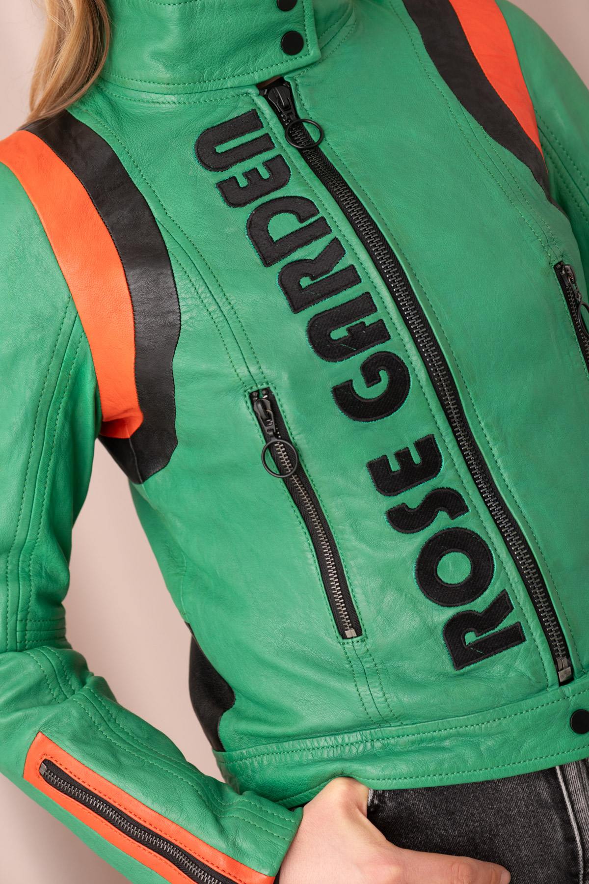 Vivid green lambskin jacket with a biker collar and relaxed fit. - Image n°5