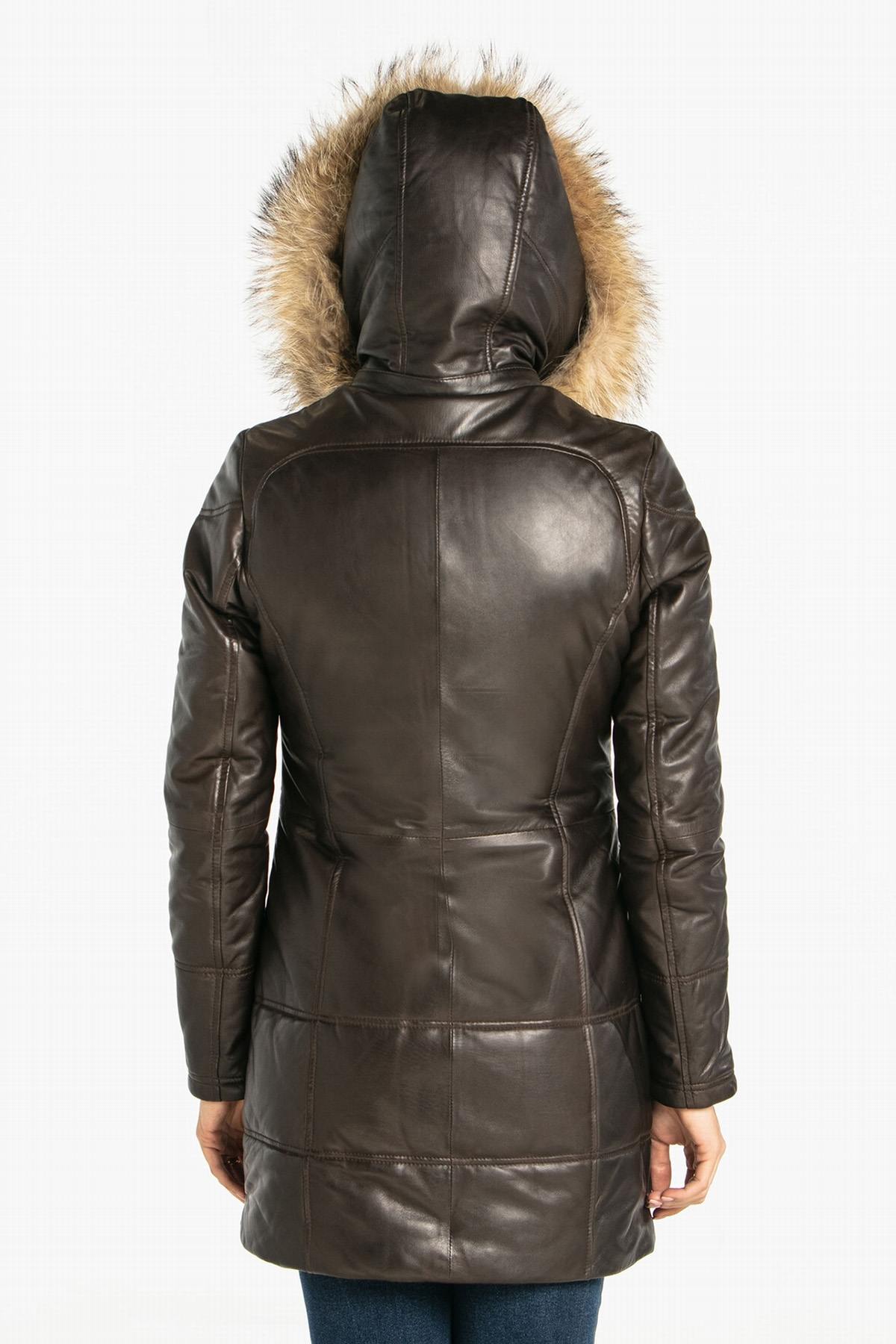 Sleek lambskin jacket with detachable fur-trimmed hood for winter. - Image n°3