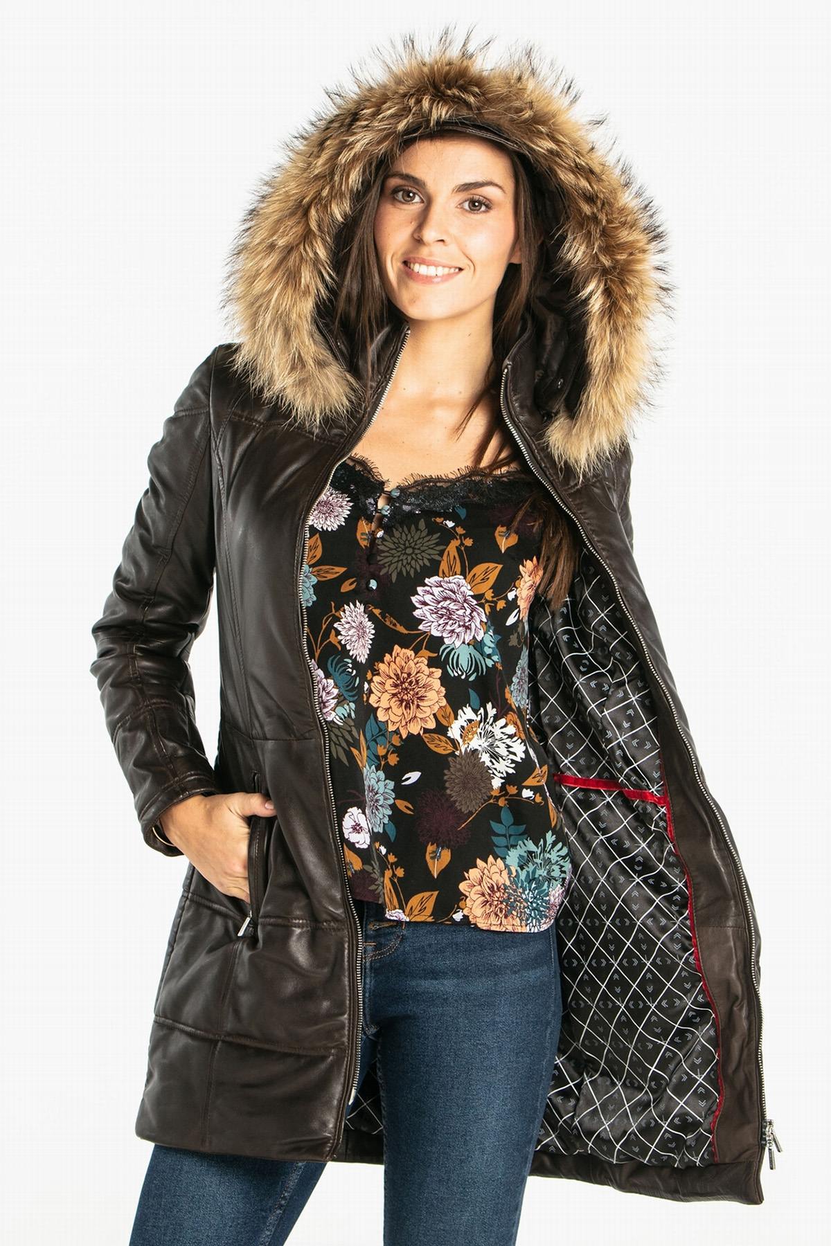 Sleek lambskin jacket with detachable fur-trimmed hood for winter. - Image n°1