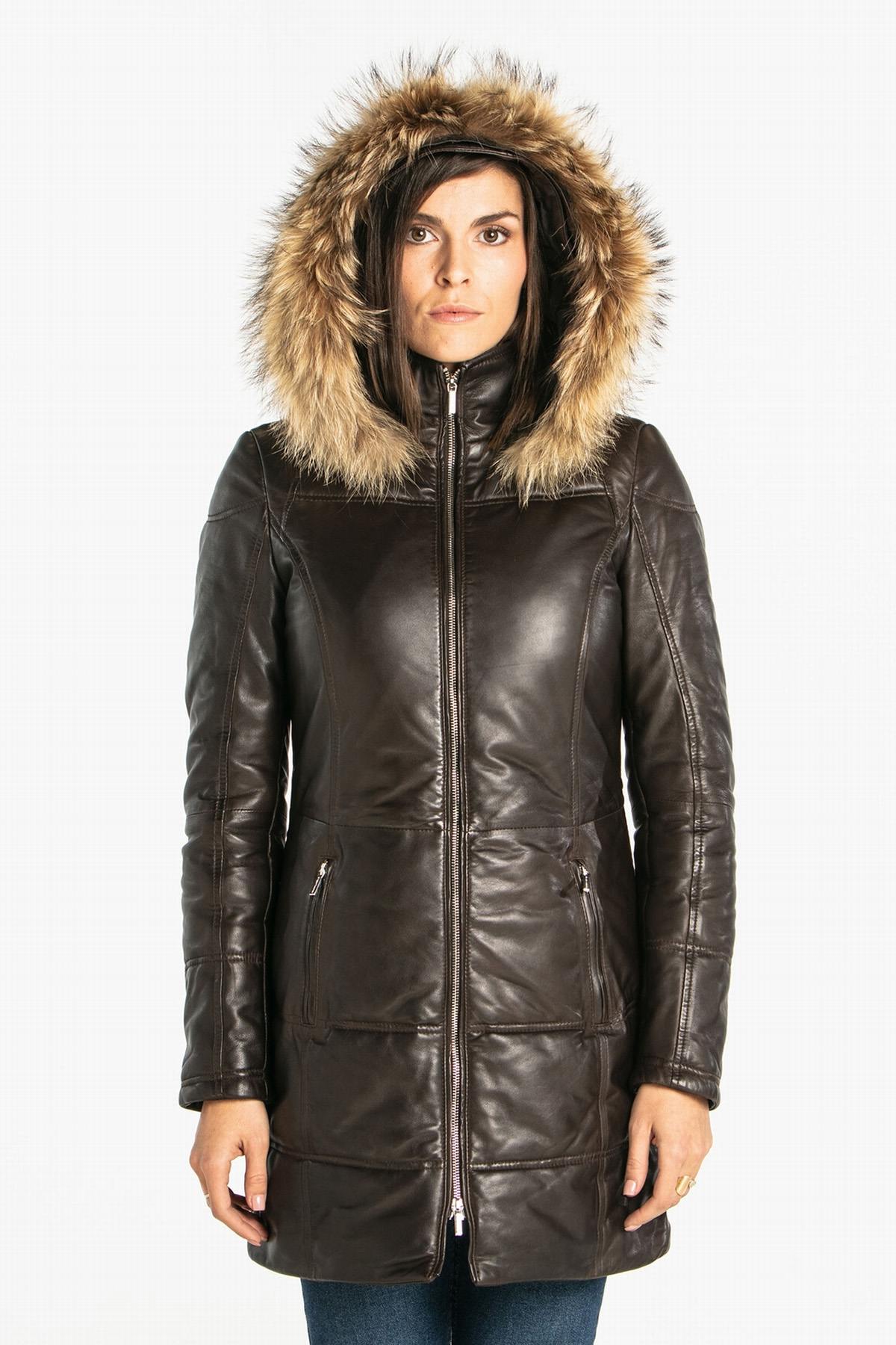 Sleek lambskin jacket with detachable fur-trimmed hood for winter. - Image n°2