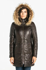 Sleek lambskin jacket with detachable fur-trimmed hood for winter. - Image n°2