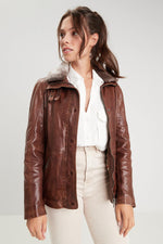 Vintage sheepskin jacket, washed finish, fur collar, slim-cut. - Image n°1