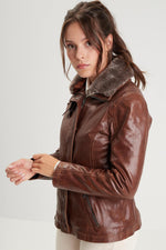 Vintage sheepskin jacket, washed finish, fur collar, slim-cut. - Image n°6