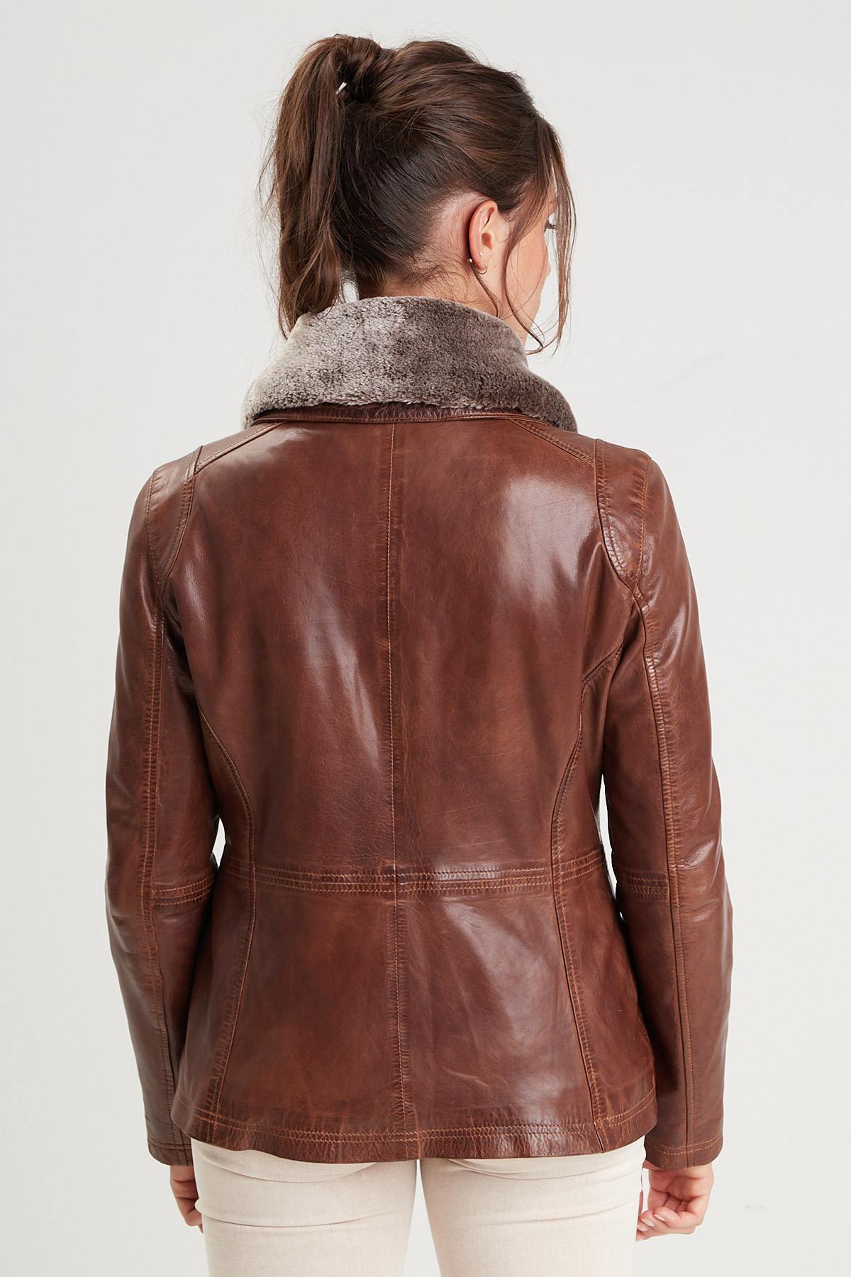 Vintage sheepskin jacket, washed finish, fur collar, slim-cut. - Image n°3