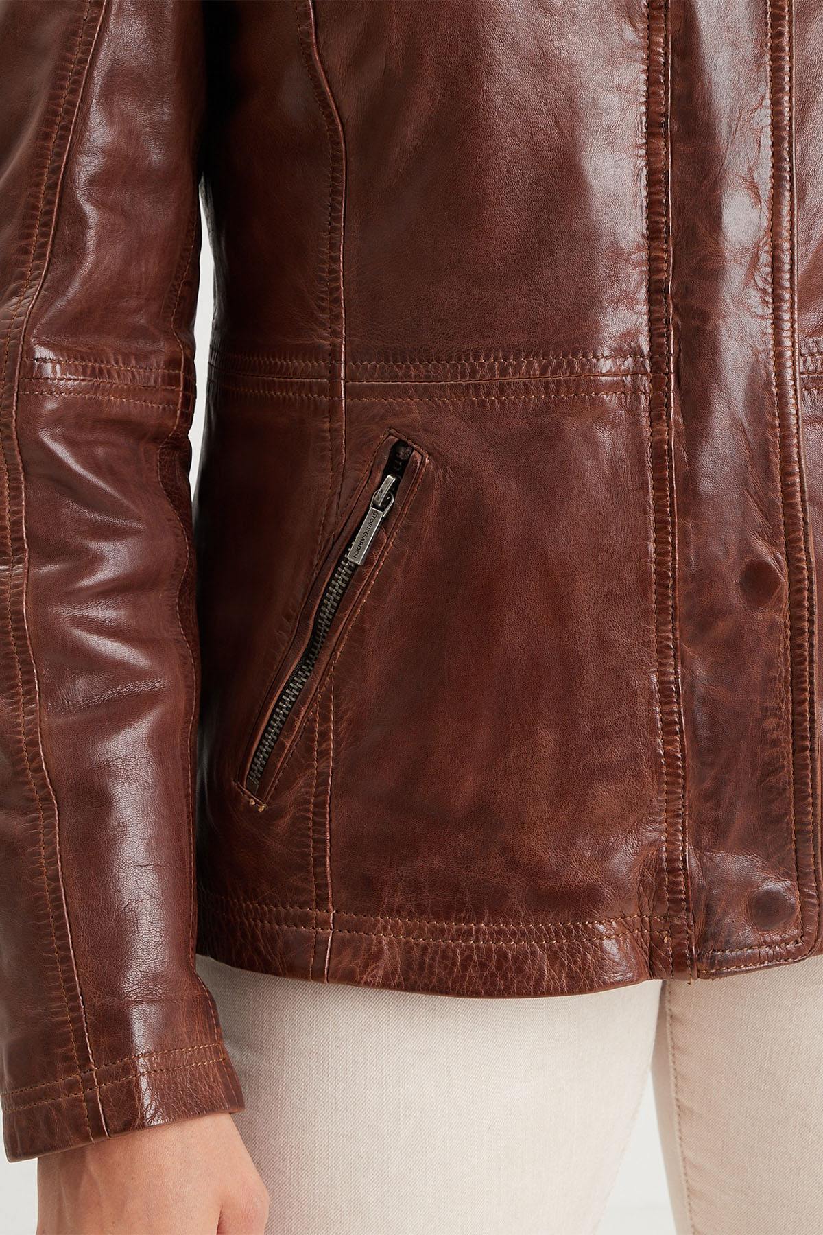 Vintage sheepskin jacket, washed finish, fur collar, slim-cut. - Image n°5