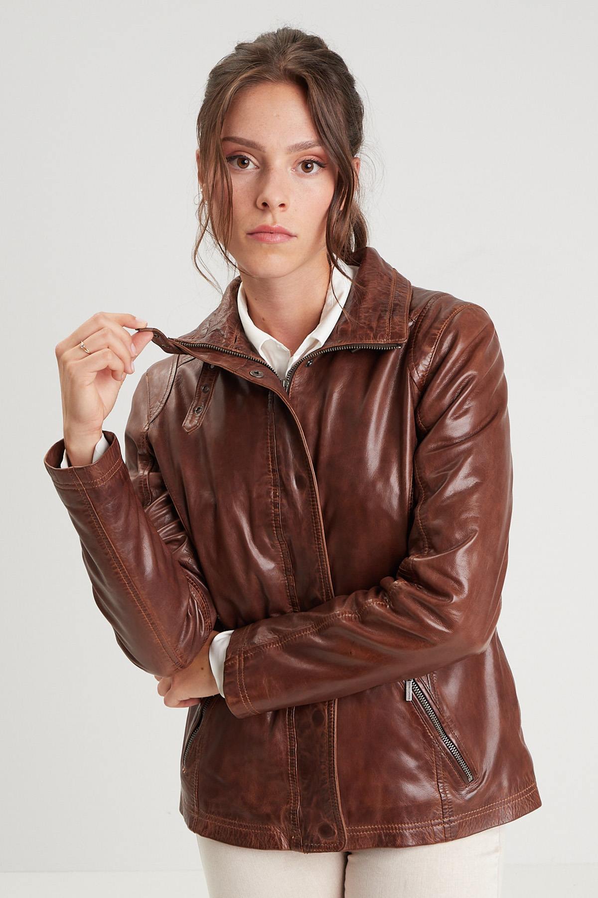Vintage sheepskin jacket, washed finish, fur collar, slim-cut. - Image n°4