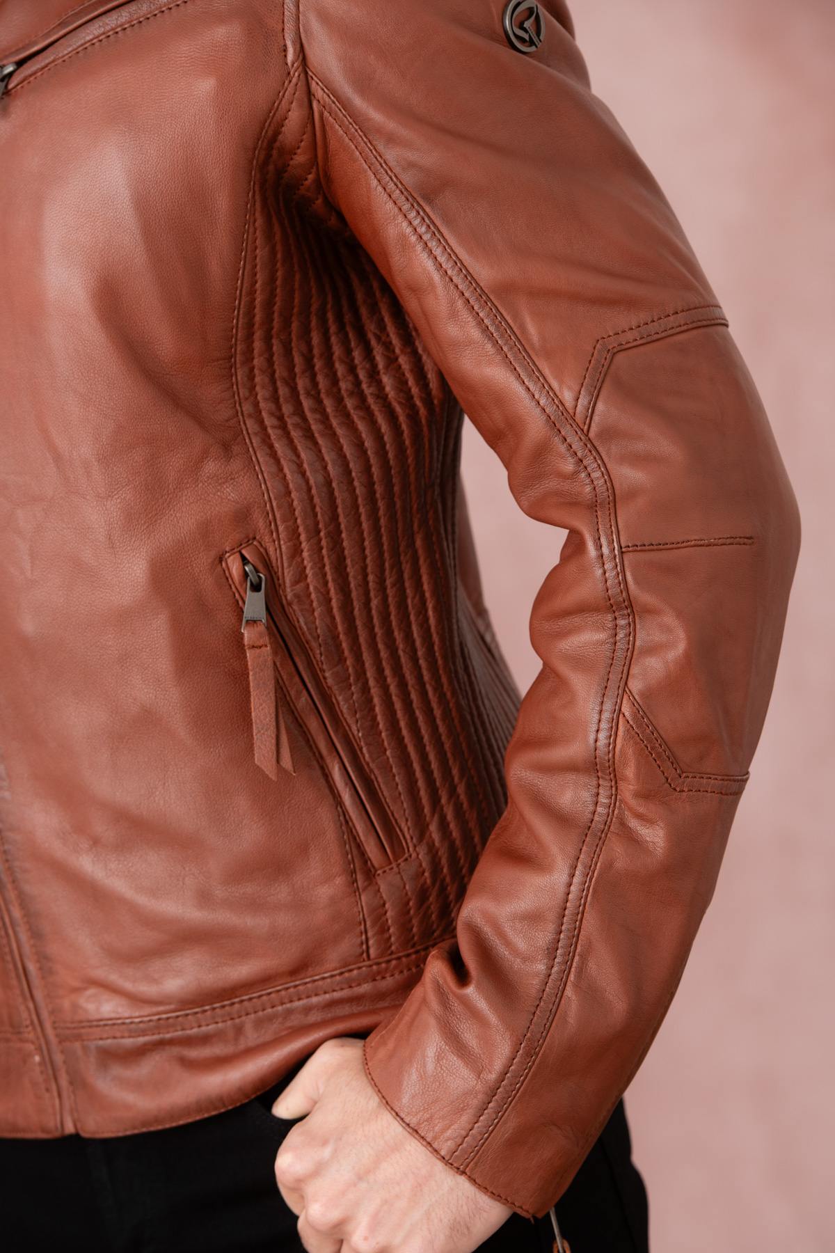 Cognac sheepskin biker jacket, rugged yet refined for urban style. - Image n°7