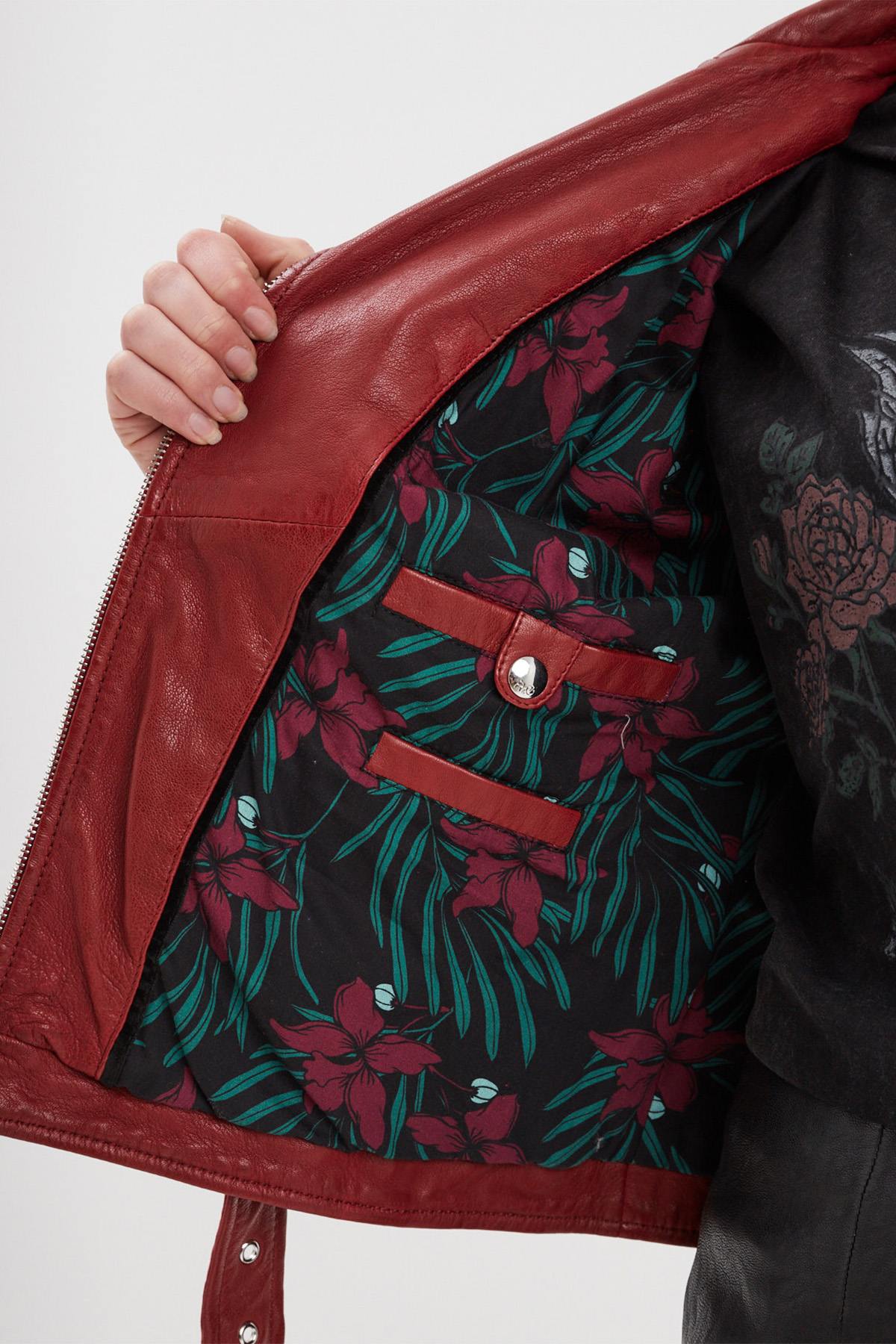 Vegetable-tanned lambskin biker in red chili, washed for a soft touch. - Image n°8
