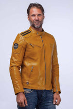 A sporty yellow sheepskin jacket inspired by Le Mans racing heritage. - Image n°5