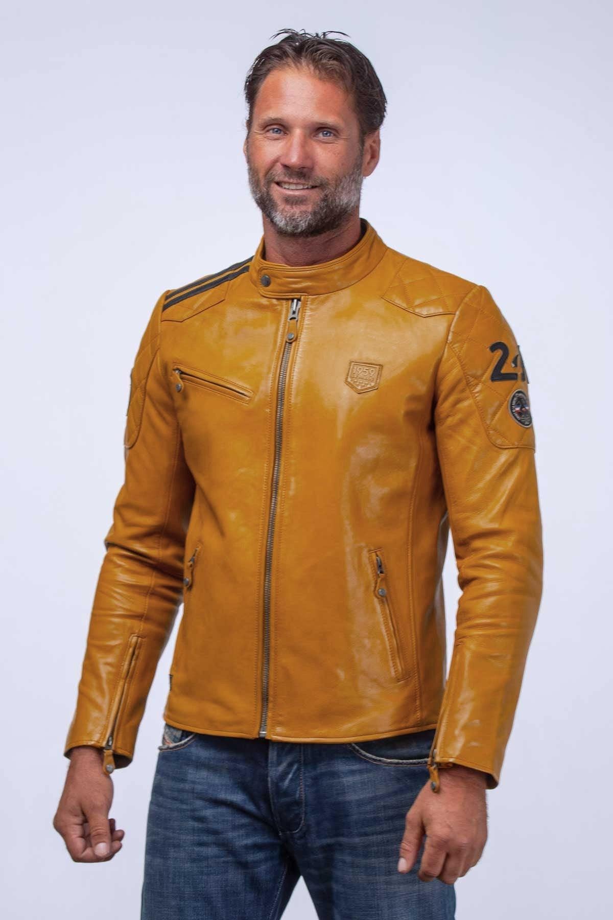 A sporty yellow sheepskin jacket inspired by Le Mans racing heritage. - Image n°1