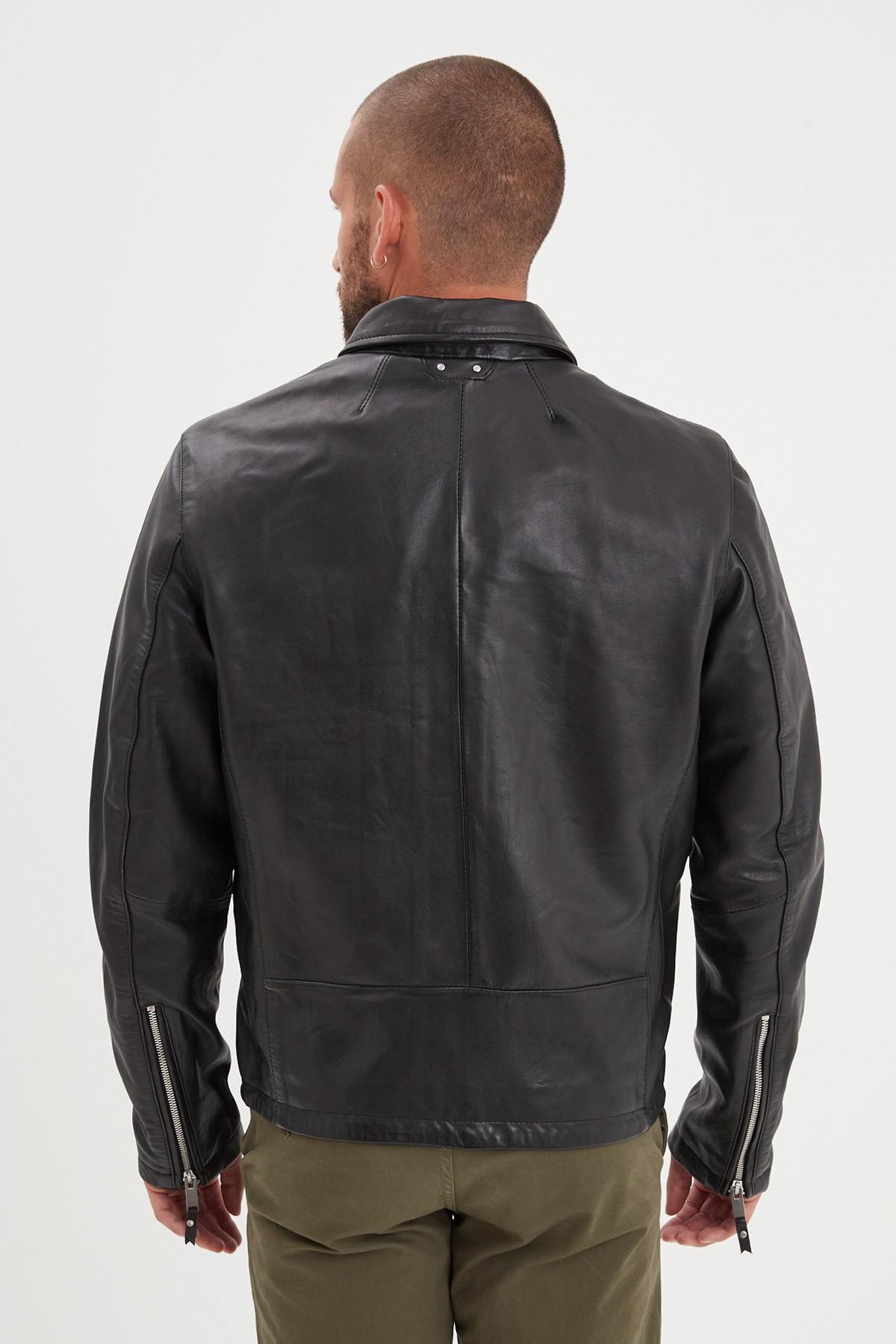 Daytona's black lambskin jacket: soft, tailored, and timeless. - Image n°4