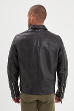 Daytona's black lambskin jacket: soft, tailored, and timeless. - Image n°4