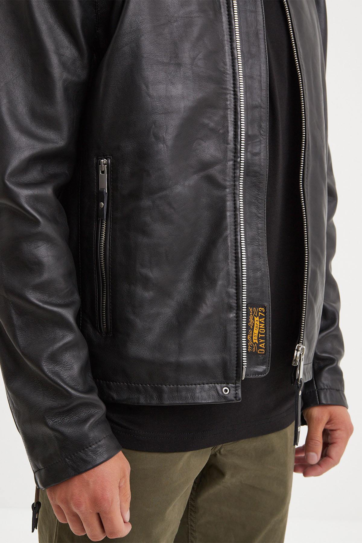 Daytona's black lambskin jacket: soft, tailored, and timeless. - Image n°6