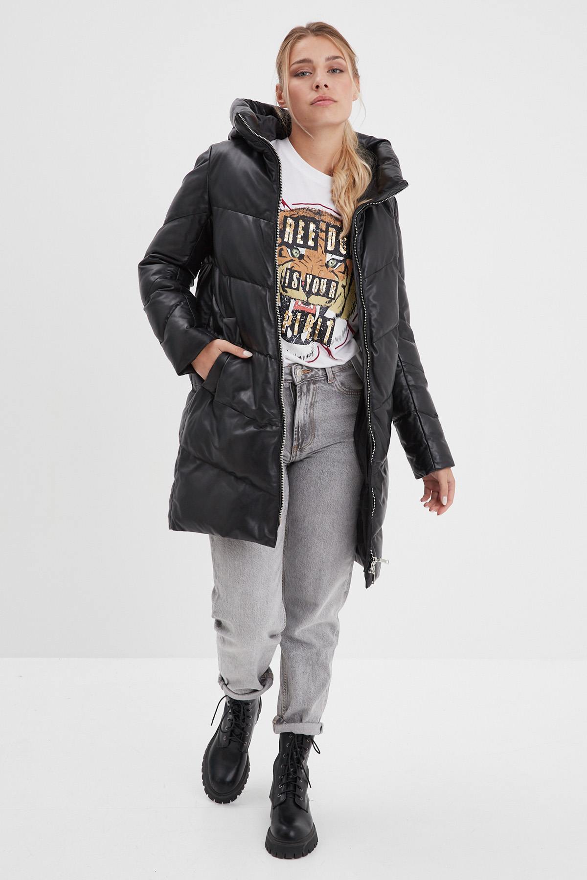 Soft black sheep leather jacket, quilted for warmth and style. - Image n°1