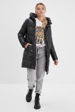 Soft black sheep leather jacket, quilted for warmth and style. - Image n°1