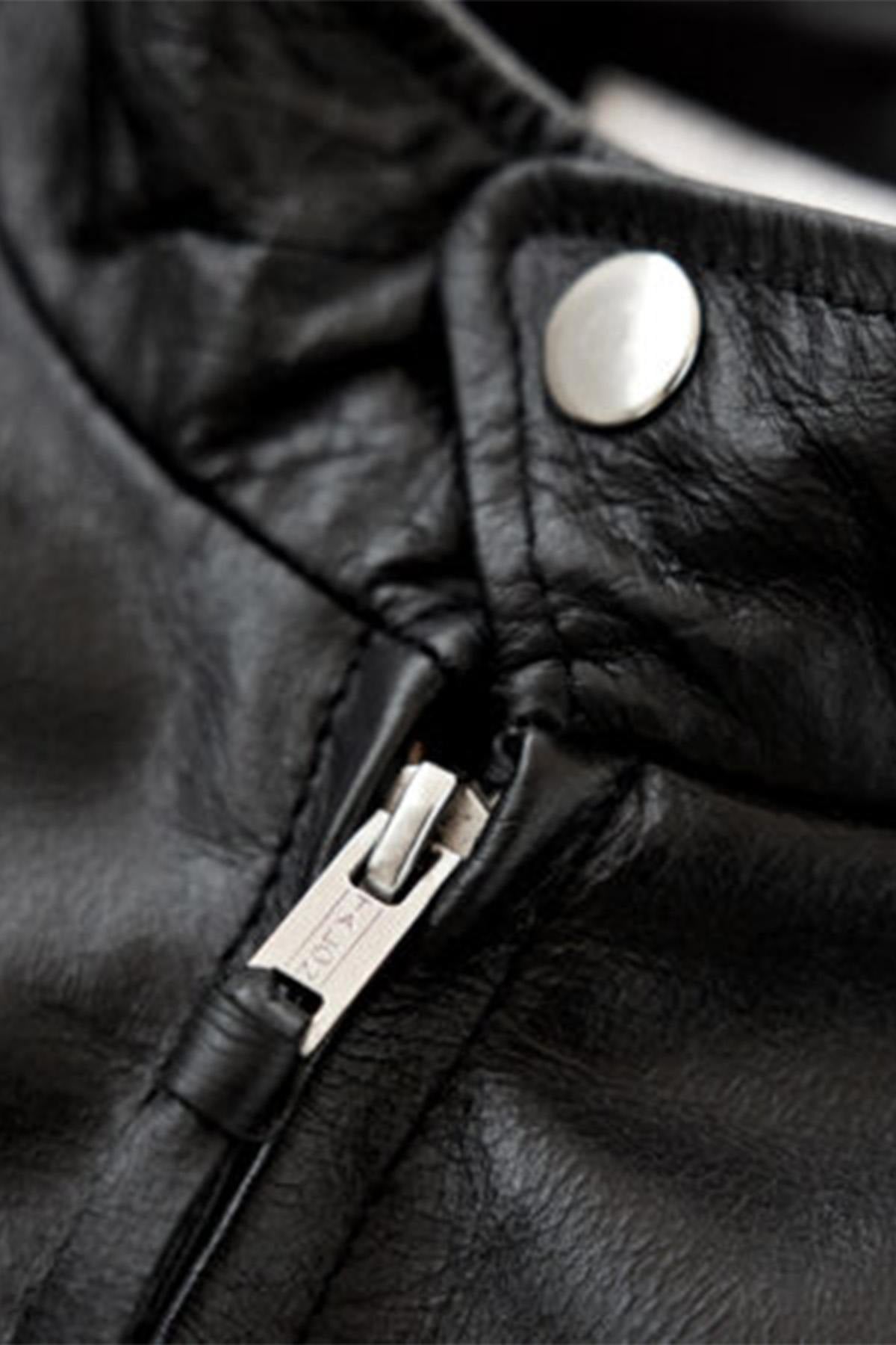 This horsehide café racer revives the iconic 1950s J100 spirit. - Image n°5