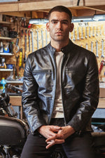 This horsehide café racer revives the iconic 1950s J100 spirit. - Image n°2