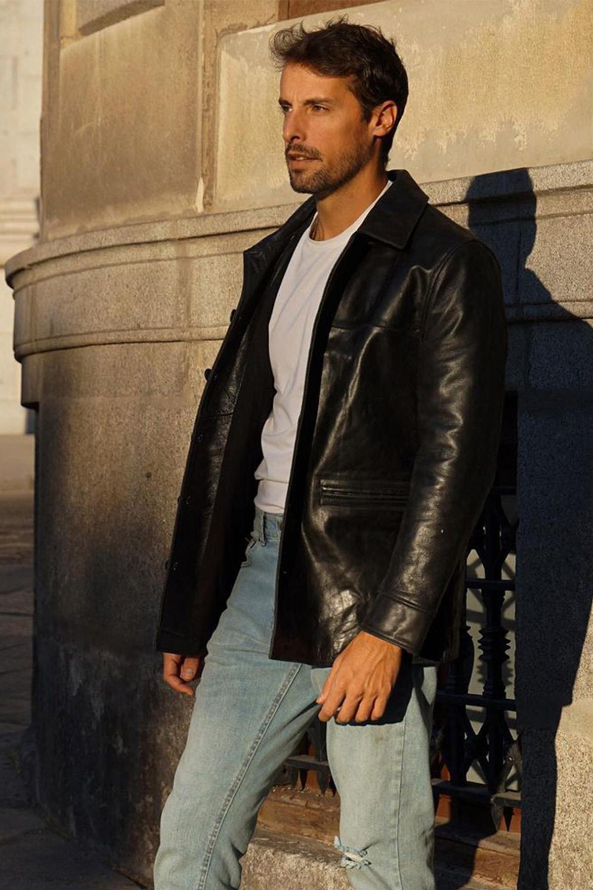 Black horsehide car coat, 1940s-inspired. Slim, durable, timeless. - Image n°7