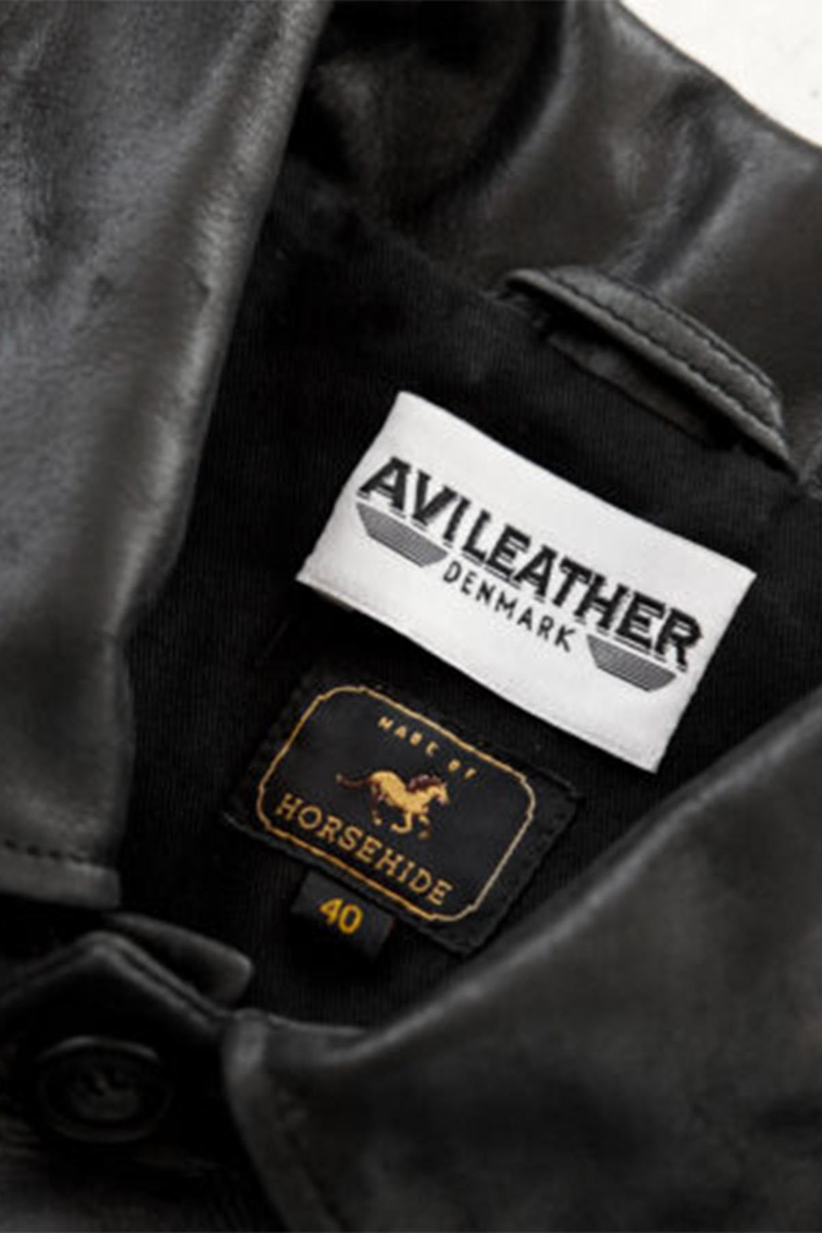 Black horsehide car coat, 1940s-inspired. Slim, durable, timeless. - Image n°4