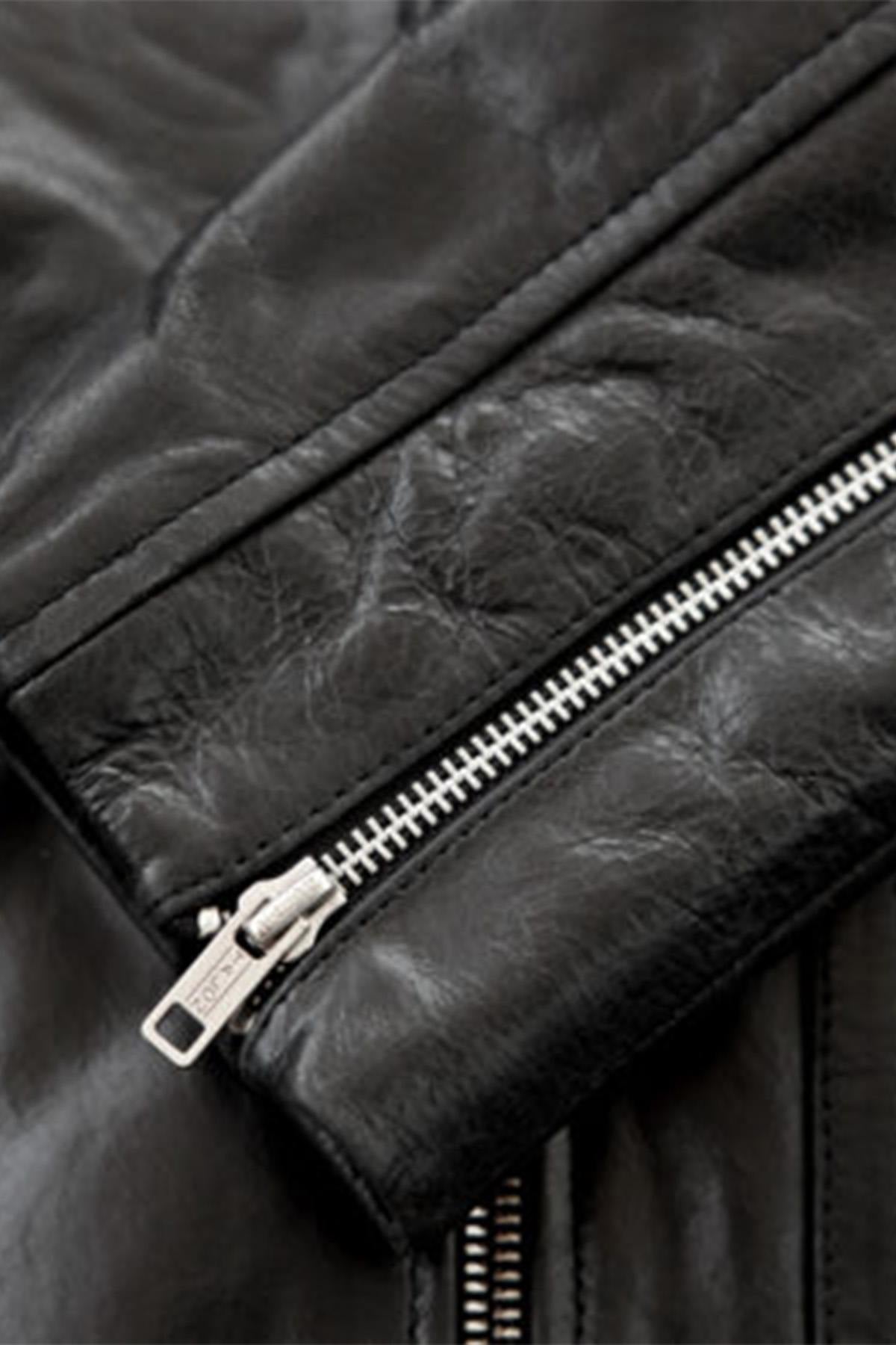A slim horsehide leather jacket, inspired by 1950s biker classics. - Image n°6