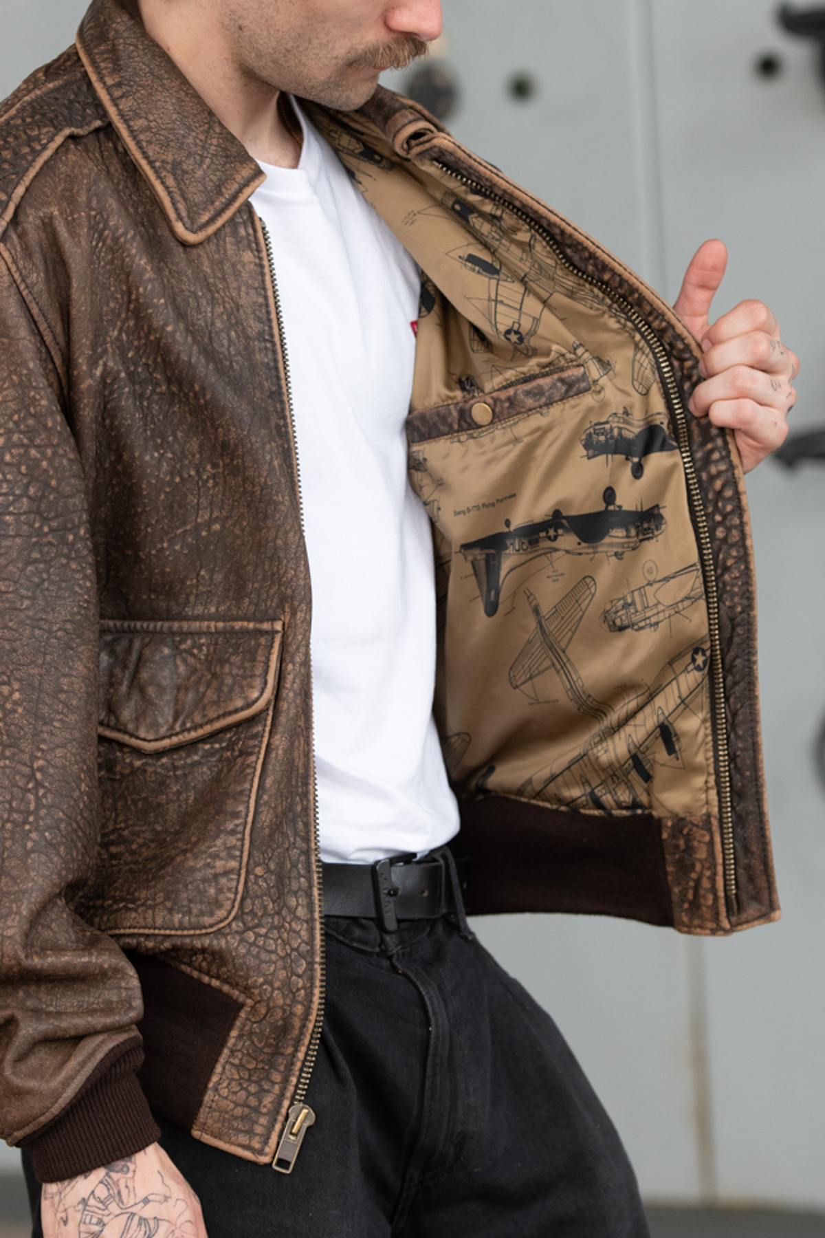US Wings' aged sheepskin A-2: WWII authenticity in a limited edition. - Image n°10