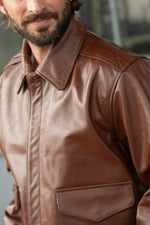 This A-2 jacket in russet cowhide honours 1940s USAAF pilots. - Image n°4